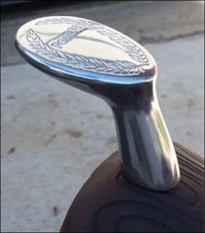 Quel num&eacute;ro porte l'&eacute;l&eacute;ment chimique roentgenium ?