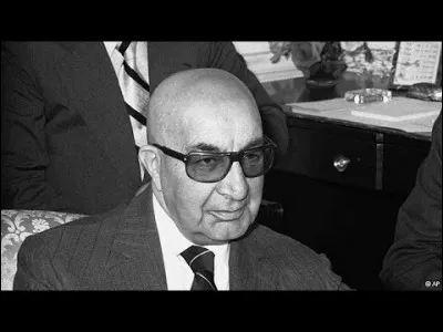 Qui renversent ils ? Quel homme était alors alors la tête du pays ?