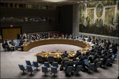 Quelle est la reconnaissance internationale du premier émirat islamique d'Afghanistan mis en place par les talibans ?