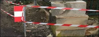 Le ... de la voisine est bien ... d'avoir embouti le mur de séparation.