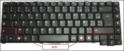 Pourquoi un clavier possède-t-il deux touches majuscules ?