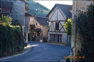 Nous commençons notre balade quotidienne en Occitanie, à Ambeyrac. Village de l'arrondissement de Villefranche-de-Rouergue, il se situe dans le département ...