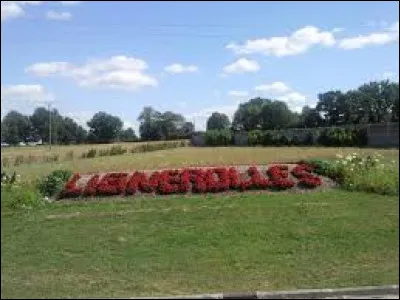 Village d'Auvergne-Rh&ocirc;ne-Alpes, &agrave; Lignerolles. Commune de l'aire d'attraction de Montlu&ccedil;on se situe dans le d&eacute;partement ...