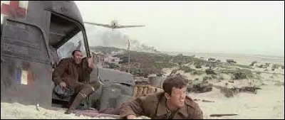 Dans ce film de Verneuil qui se déroule en juin 1940 durant la bataille de Dunkerque, il est Julien Maillat, un jeune soldat français : c'est ...