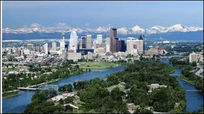 Quelle est cette ville de L'Alberta, située dans l'ouest du Canada, célèbre pour les sports d'hiver et l'écotourisme, siège des Jeux olympiques d'hiver en 1988 ?