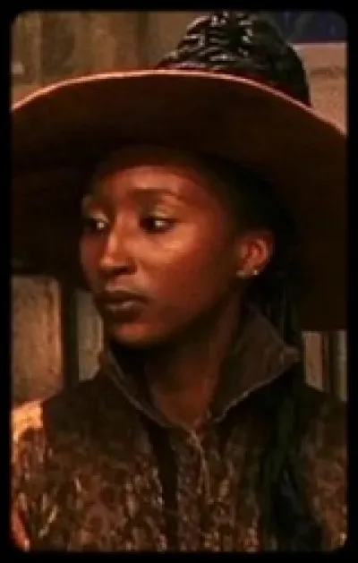 Quelle matière Aurora Sinistra enseigne-t-elle ?