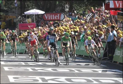 Qui a remporté la 4e étape au sprint à Fougères ?