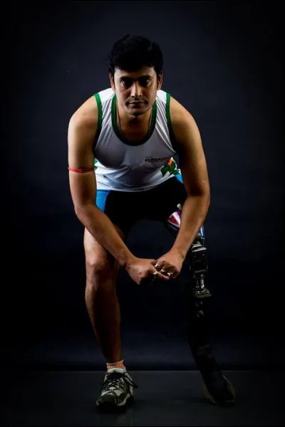 Quelle médaille a été offerte à la Chine par le nageur sans bras Zheng Tao ?