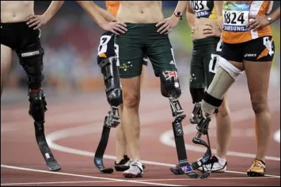 Quel lien Omara Durand entretient-elle avec son guide ?