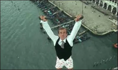 "Vous savez quelle différence il y a entre un con et un voleur ? Un voleur, de temps en temps, ça se repose". C'est une réplique tirée du film ...