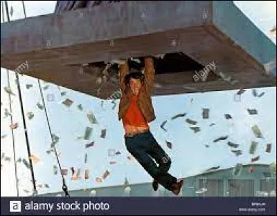 "Depuis ce matin je me réjouis. J'ai tout préparé, le savon, la serpillère... Il manquait plus que vous". C'est tiré du film ...