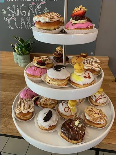 Restons en Allemagne. Quel est le nom de ce beignet fait à partir de pâte frite dans l'huile, fourrée à la marmelade, à la confiture ou à la crème pâtissière ?