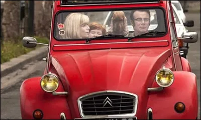 Dans quel film peut-on admirer cette belle deuche rouge ?