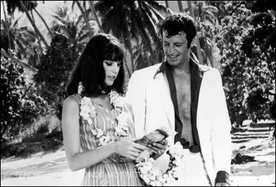 Elle était Angie, l'auto-stoppeuse dans "l'ainé des Ferchaux" (1963) puis la jeune Véronique dans "Tendre voyou" (1966) : c'est ...