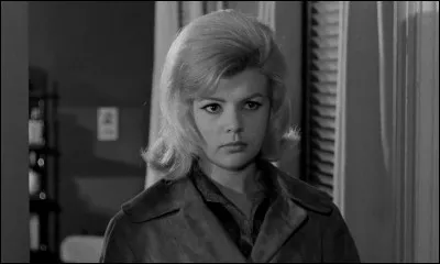 Elle était Arlette dans "Léon Morin, prêtre" (1961) puis Thérèse Dalmain dans "le Doulos" (1962) : c'est ...
