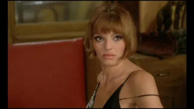 Elle est Lola dans "Borsalino" (1970) : c'est ...