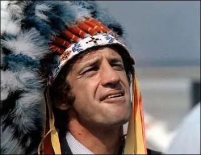 Quelle actrice accompagne Jean-Paul Belmondo dans le long-métrage "Un homme qui me plaît" ?