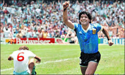 Contre quelle équipe Maradona marque-t-il un doublé avec le "but du siècle" et la "main de Dieu" ?