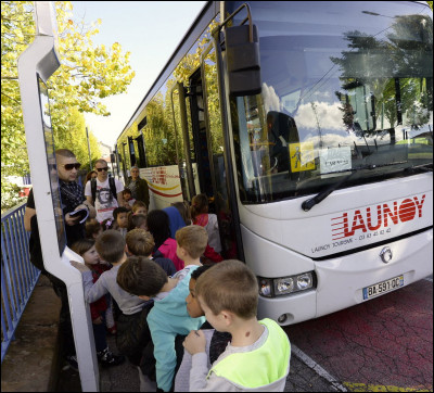 La rentr&eacute;e s'est bien pass&eacute;e, le deuxi&egrave;me jour d'&eacute;cole a enchain&eacute; ! Tu sors de chez toi pour l'&eacute;cole et tu te rends compte que le bus scolaire est entrain de partir sans toi !Quelle est ta r&eacute;action ?
