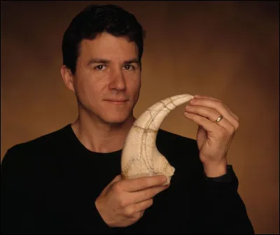 Paul Sereno (1957- ) est un paléontologue qui a découvert des nouvelles espèces de dinosaures dans le monde entier. En 1993, il décrit le plus vieux dinosaure de tous les temps. Il s'agit de...