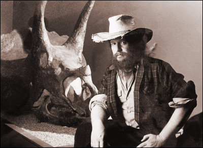 Voici mon paléontologue préféré Robert Bakker (1945- ). Dès l'année 1968, il publie de nombreux articles et il voulait prouver que :