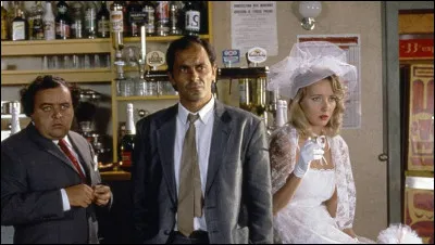 Il est Stéphane Leheurt, dit "Fane", qui vit dans une cité défavorisée, et travaille comme manutentionnaire dans un supermarché. À la suite de la mort de sa mère, il décide de s'installer dans un village du sud-ouest de la France, et d'y écrire des romans policiers. Il part accompagné de Lilas (Pauline Lafont). Dans quel film est-ce ?