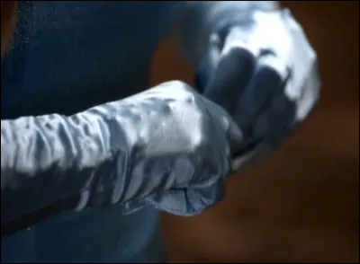 Dans quel Disney ces gants bleus apparaissent-ils ?
