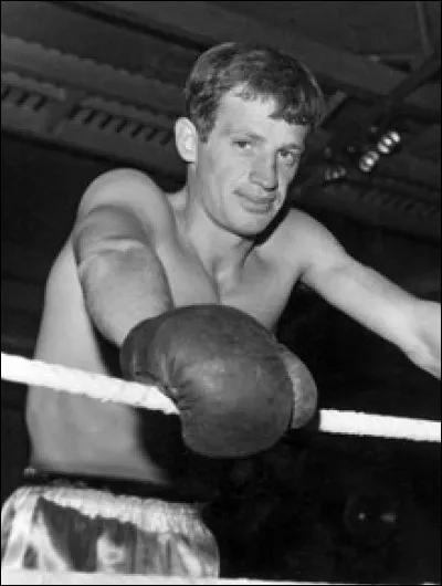 Outre la boxe, Belmondo pratique aussi quel autre sport ?