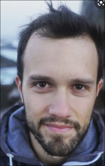 Comment s'appelle ce youtubeur ?