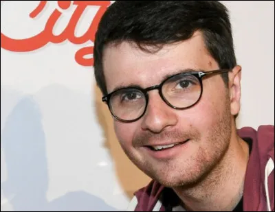 Comment s'appelle ce youtubeur ?