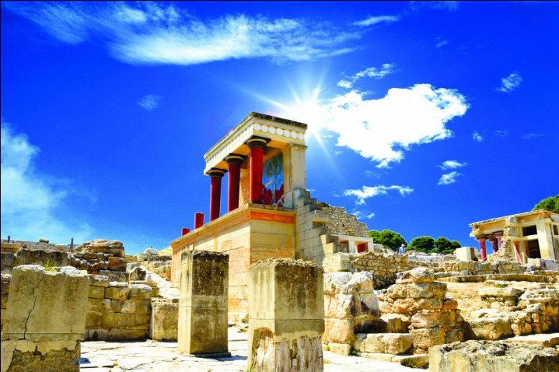 Quelle civilisation est à l'origine de Knossos ?