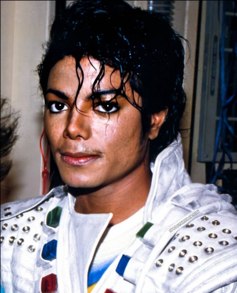 Pendant une période d'absence, à quel film MJ participe-t-il en tant que personnage principal ?