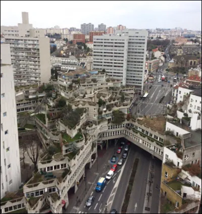 Ville du Val-de-Marne, limitrophe du 13e arrondissement de Paris, peuplée de 63 000 habitants :
