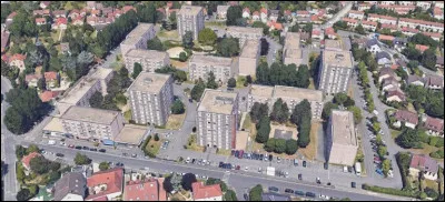 Ville du Val-de-Marne, située à l'est de Paris, bordée de deux côtés par la Marne, peuplée de 77 000 habitants :