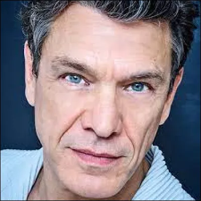 Quelle chanson de Marc Lavoine comprend une arme qui qualifie le regard d'une fille ?