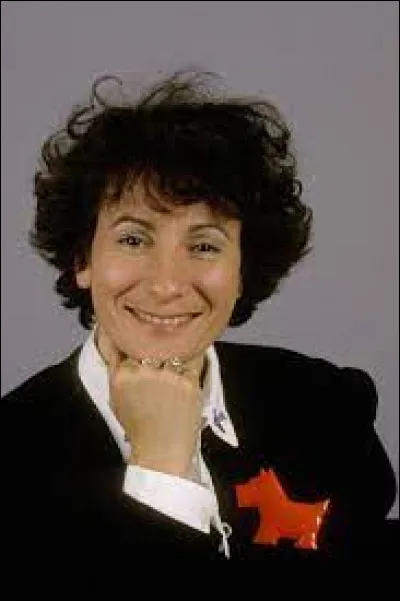 Quelle chanson de Marie-Paule Belle qualifie quelqu'un qui habite &agrave; Paris ?