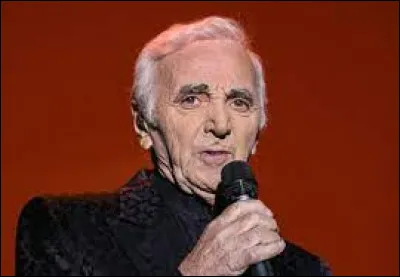 Dans le deuxi&egrave;me couplet de ''For me formidable'' ,quelle est la langue que Charles Aznavour a parl&eacute;e pour lui plaire ?