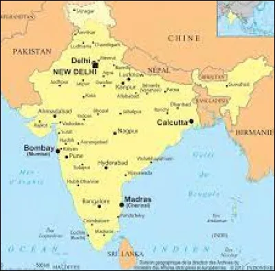Laquelle de ces lignes du globe terrestre traverse l'Inde ?