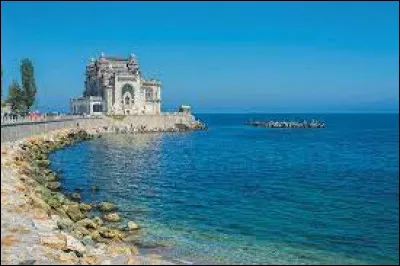 Laquelle de ces mers borde la Roumanie ?