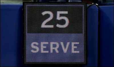 Il y a quelques années, une nouveauté a été instaurée dans le tennis : le "shot-clock", qui consiste à limiter le temps pris par le serveur entre chaque point. 
Lors de quel tournoi du Grand Chelem a été instaurée en premier cette pratique ?