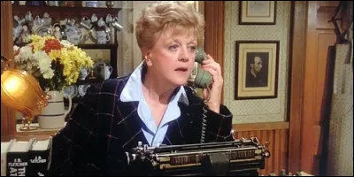 Dans "Arabesque", comment se prénomme l'héroïne romancière, amatrice denquêtes policières ?