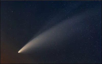 Je suis un corps céleste composé de poussières, de roches et de glaces. On me trouve en grand nombre aux confins de notre système solaire, dans le nuage dOort. Qui suis-je ?