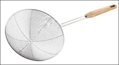 Est-ce que le nom de cet ustensile est une araign&eacute;e, utilis&eacute;e en friture pour un &eacute;gouttage rapide ?