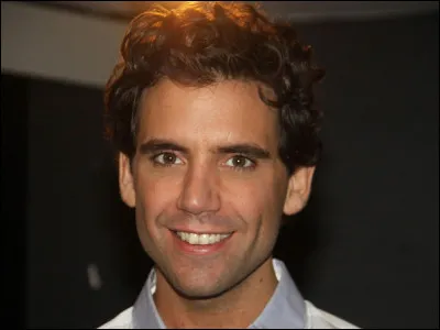 Qui est ce chanteur, dont le deuxième single en français s'intitule : ''Boum Boum Boum'' ?