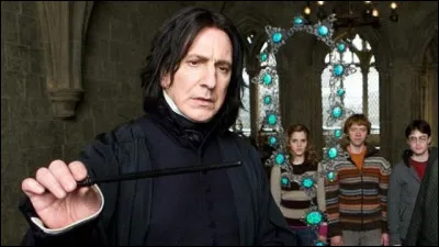 Quelle révélation avons-nous sur le professeur Rogue dans ce film ?