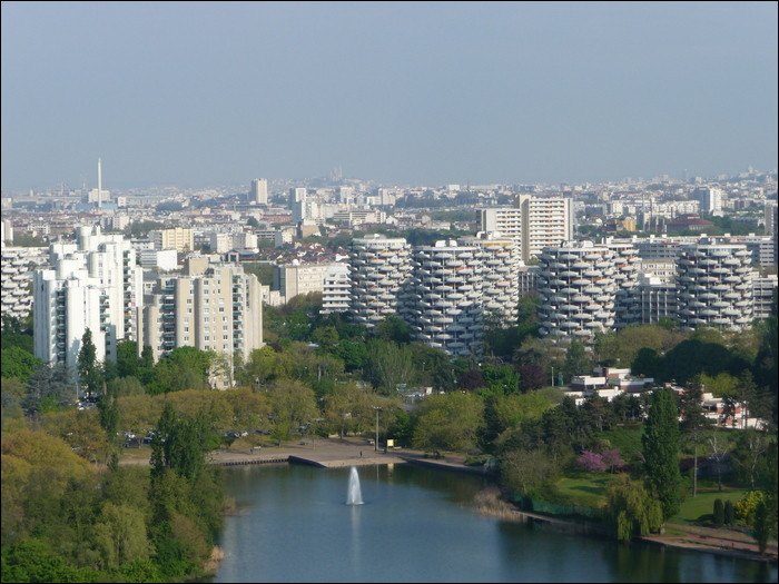 Préfecture du Val-de-Marne, située au sud-est de Paris, peuplée de 92 000 habitants :