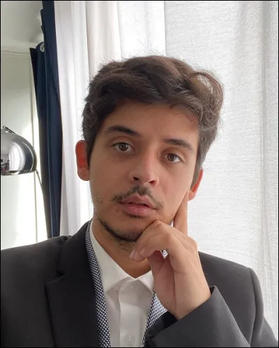 Il a fait des études pour devenir quoi ?