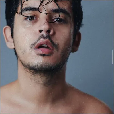 Lequel de ces hommes Noholito est-il fan ?