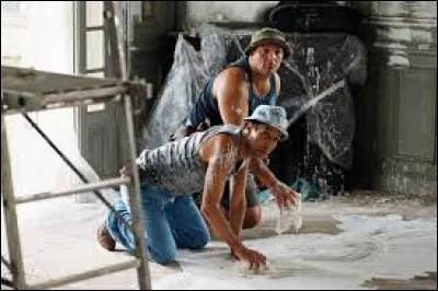 Qu'ont étalé Donatello et Momo sur le sol Louis XV pour que Charles s'énerve ?