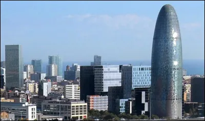 La dixième ville, bordée par la Méditerranée, compte 1,62 million d'habitants :